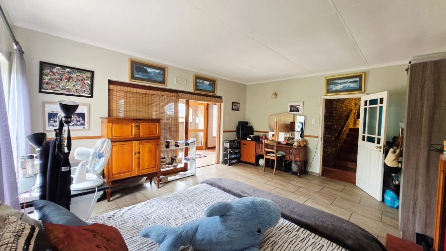 6 Bedroom Property for Sale in The Village Western Cape